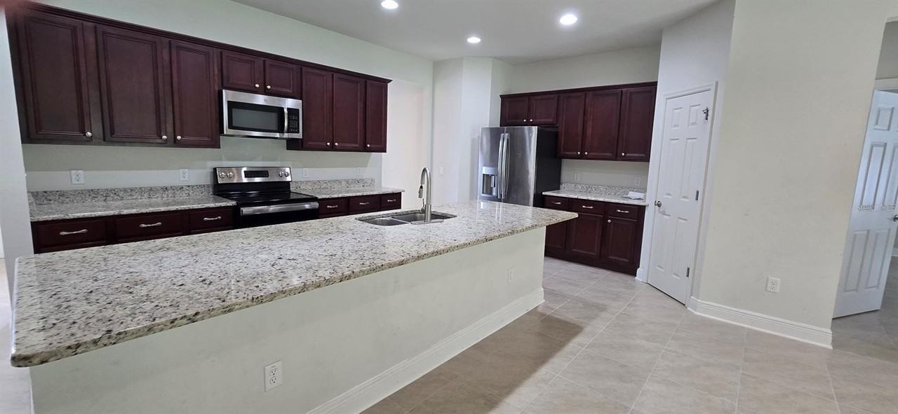 5235 Southeast 91st Street - Photo 5 of 16