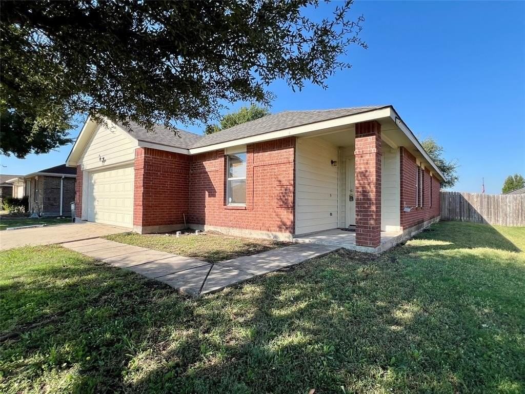 2613 Plantation Dr - Photo 2 of 18