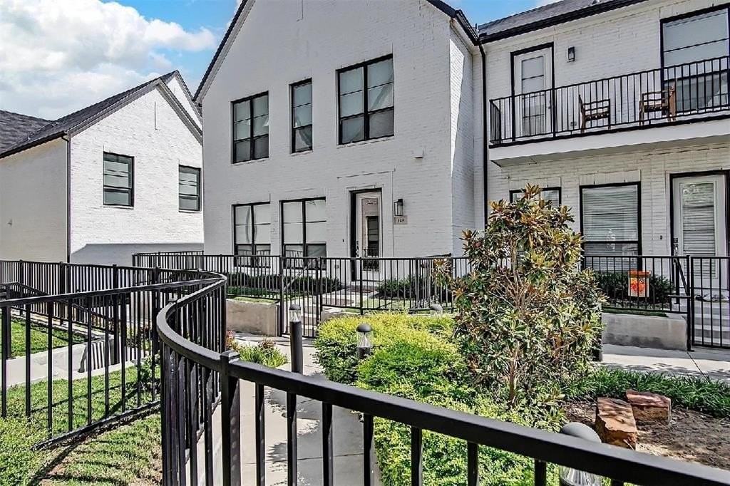 123 Garden Ct E - Photo 2 of 22