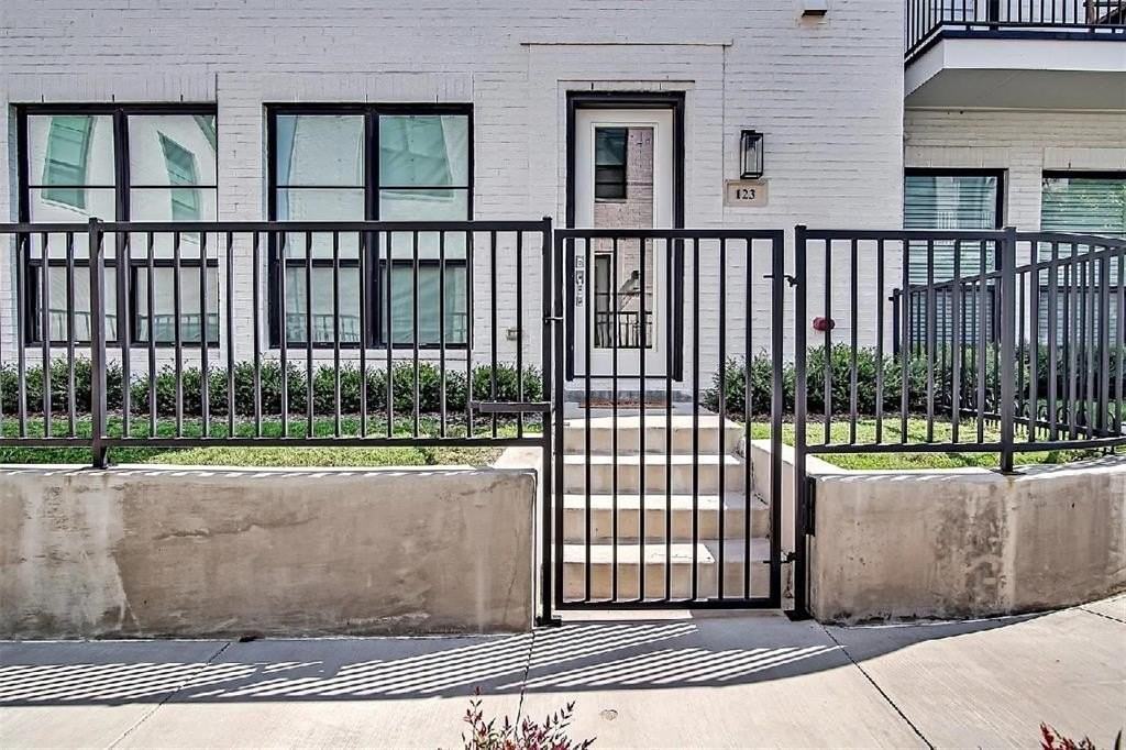 123 Garden Ct E - Photo 3 of 22