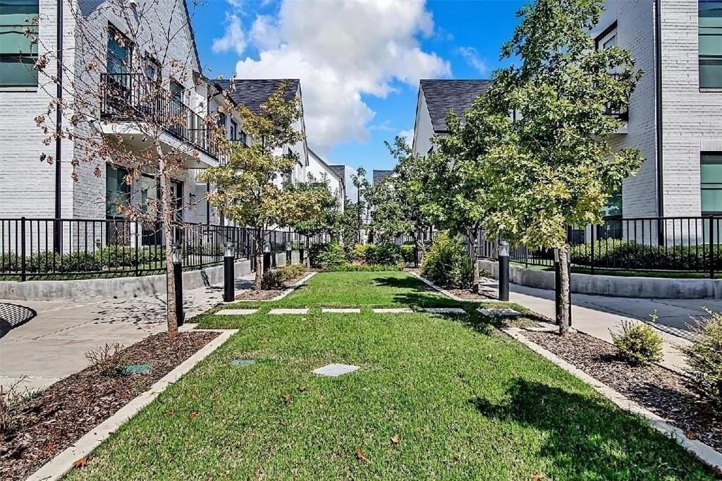 123 Garden Ct E - Photo 4 of 22