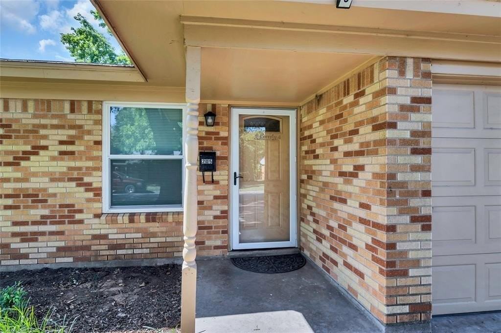 205 Nw Jill Ann Dr - Photo 3 of 29