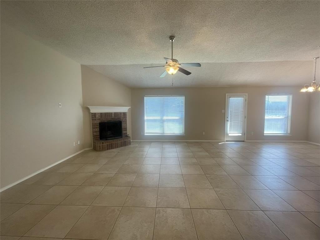 2712 Jennie Wells Dr - Photo 2 of 11