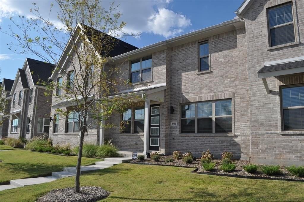 2520 Red Tailed Hawk Ln - Photo 2 of 26