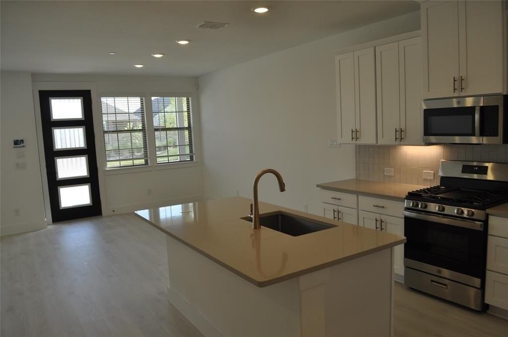 2520 Red Tailed Hawk Ln - Photo 4 of 26