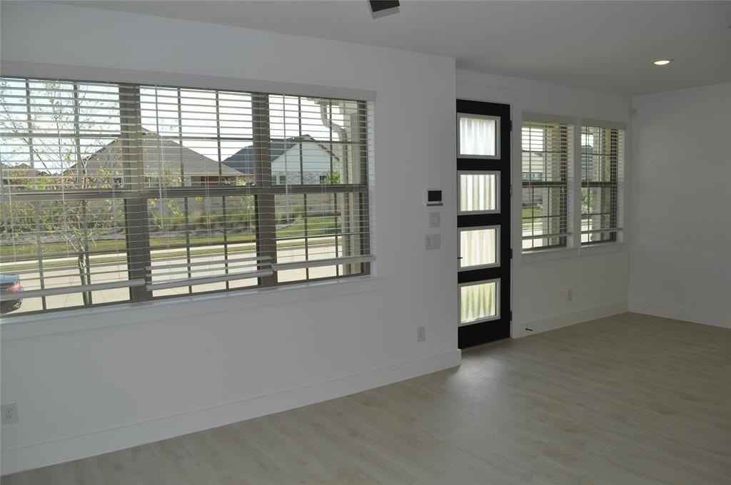 2520 Red Tailed Hawk Ln - Photo 6 of 26