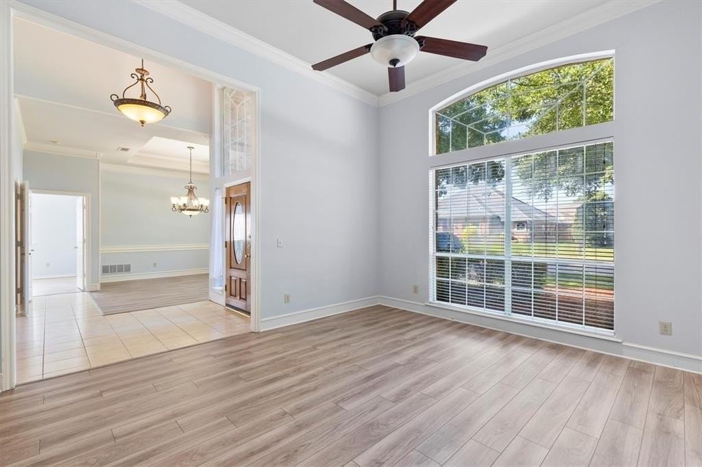 2816 Corby Dr - Photo 2 of 28