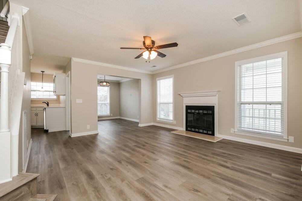 3102 Creekview Ln - Photo 4 of 17