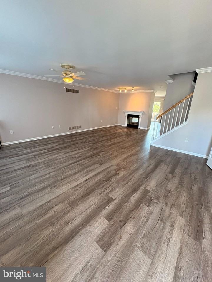 905 Kennedy Ct - Photo 3 of 28