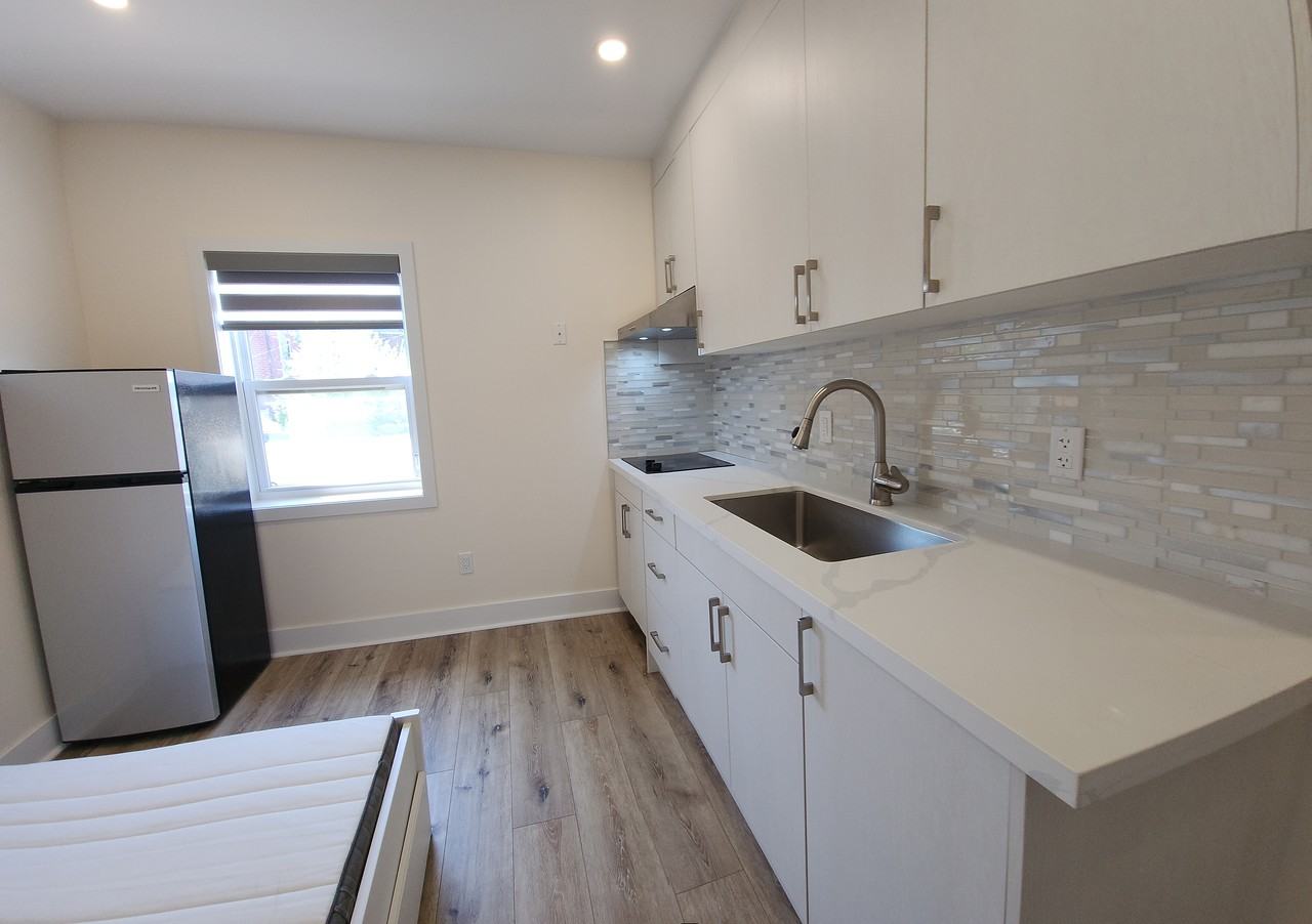 St Clair Ave W & Oakwood Ave #6 - Photo 4 of 9