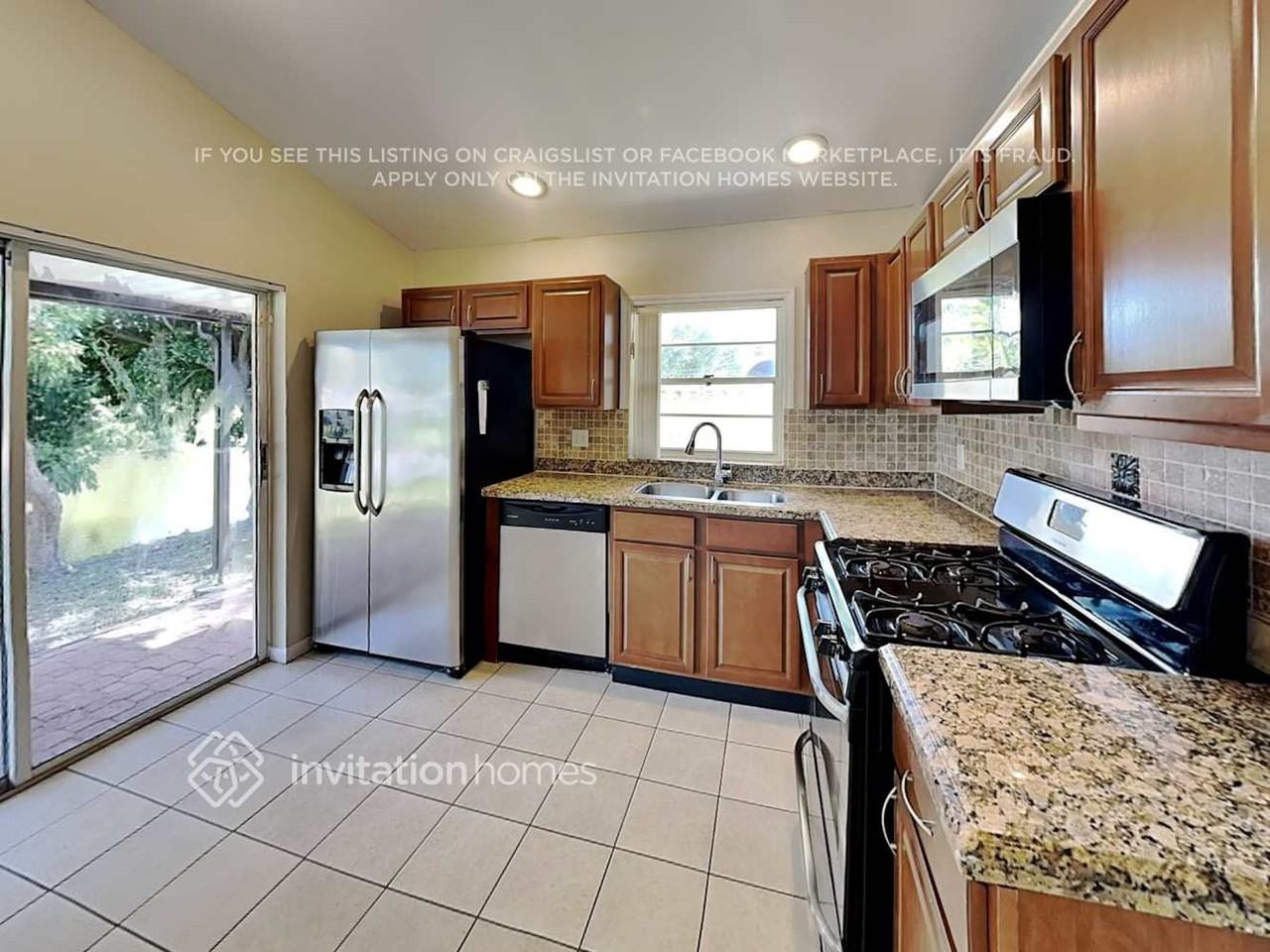 3180 Nw 122nd Ave - Photo 5 of 18