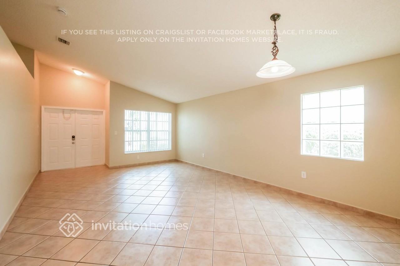 406 Sw 206th Ave - Photo 3 of 16