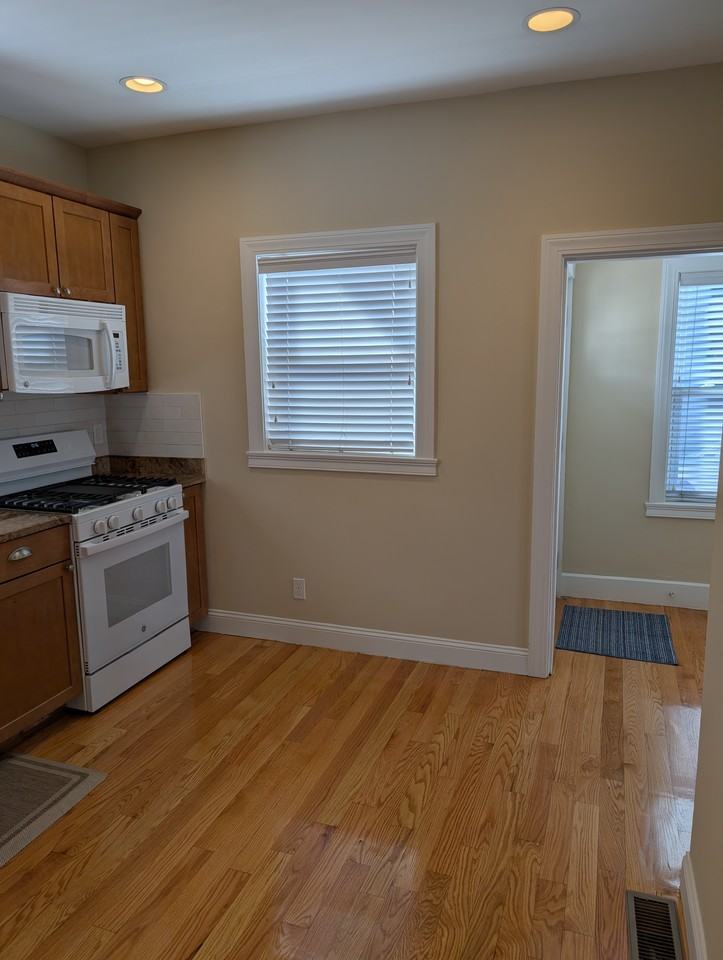 9 Wall St - Photo 6 of 23