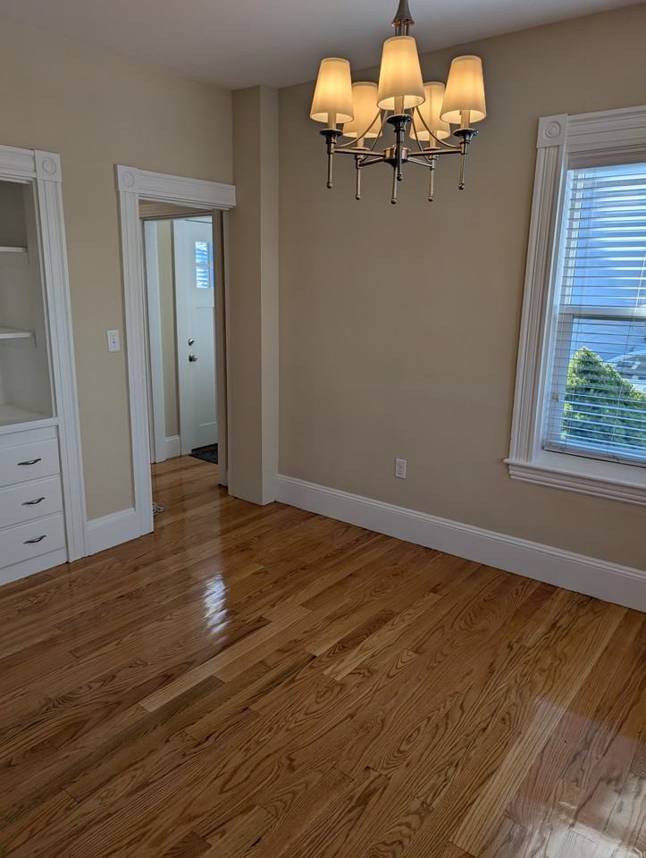 9 Wall St - Photo 7 of 23