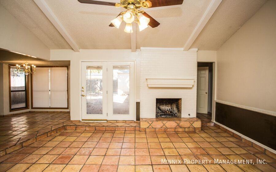 4912 58th St - Photo 5 of 39