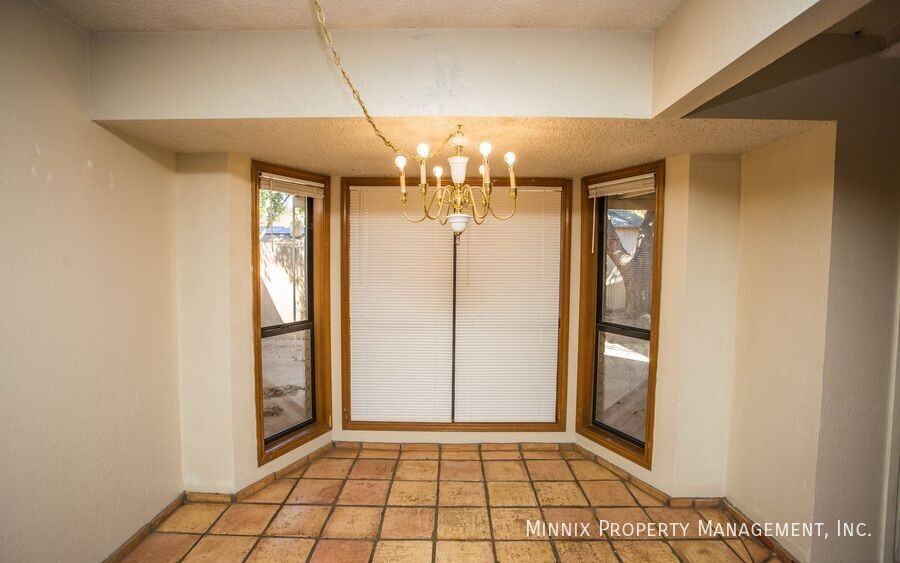 4912 58th St - Photo 6 of 39