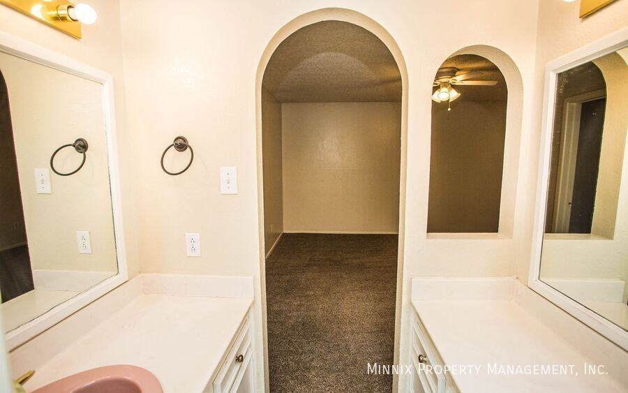 4912 58th St - Photo 7 of 39