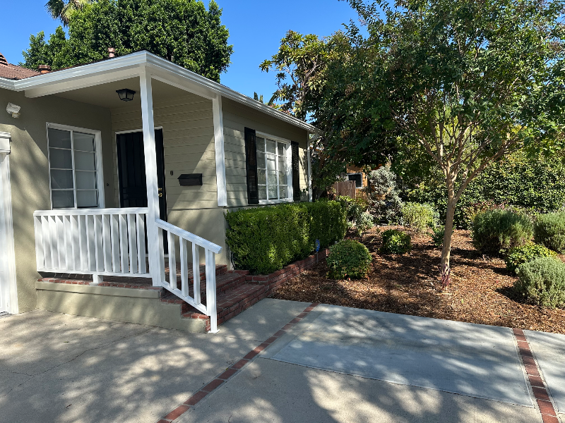 17935 Tiara St - Photo 2 of 18