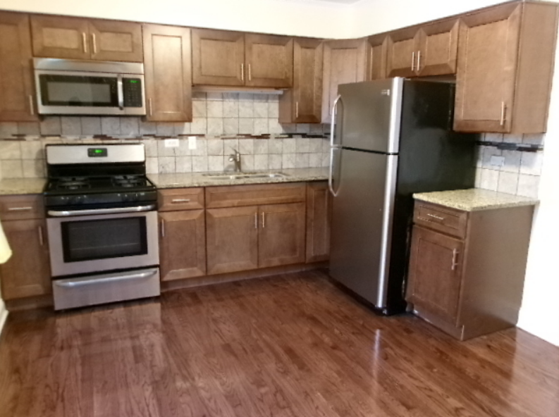 2025 171st St - Photo 3 of 13