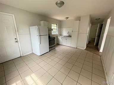 10073 Royal Dr - Photo 3 of 9