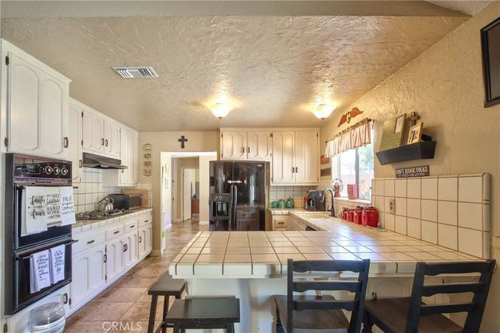 21355 Webster Ave - Photo 4 of 17