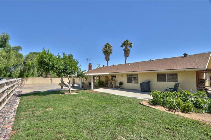 21355 Webster Ave - Photo 7 of 17