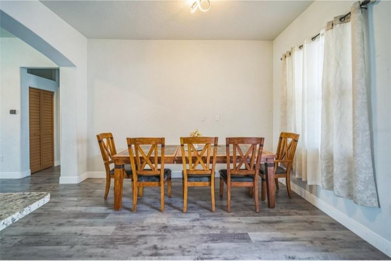 10517 Camelia Dr - Photo 5 of 16