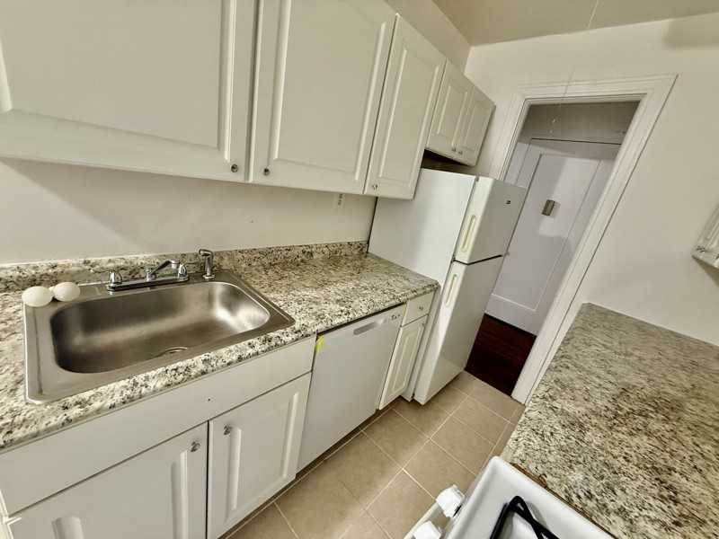 16 5th Ave - Photo 3 of 14