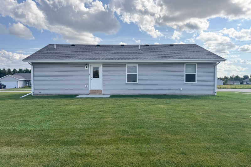 1110 Russell Rd - Photo 2 of 16