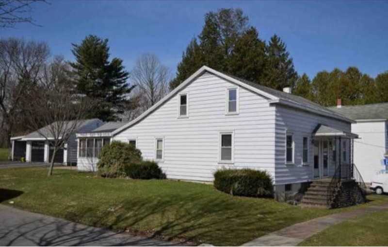 18 Cottage St - Photo 2 of 12