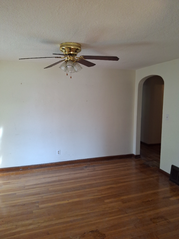 140 Eastern Heights Blvd #2 - Photo 2 of 5