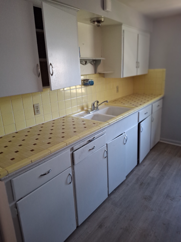 140 Eastern Heights Blvd #2 - Photo 3 of 5