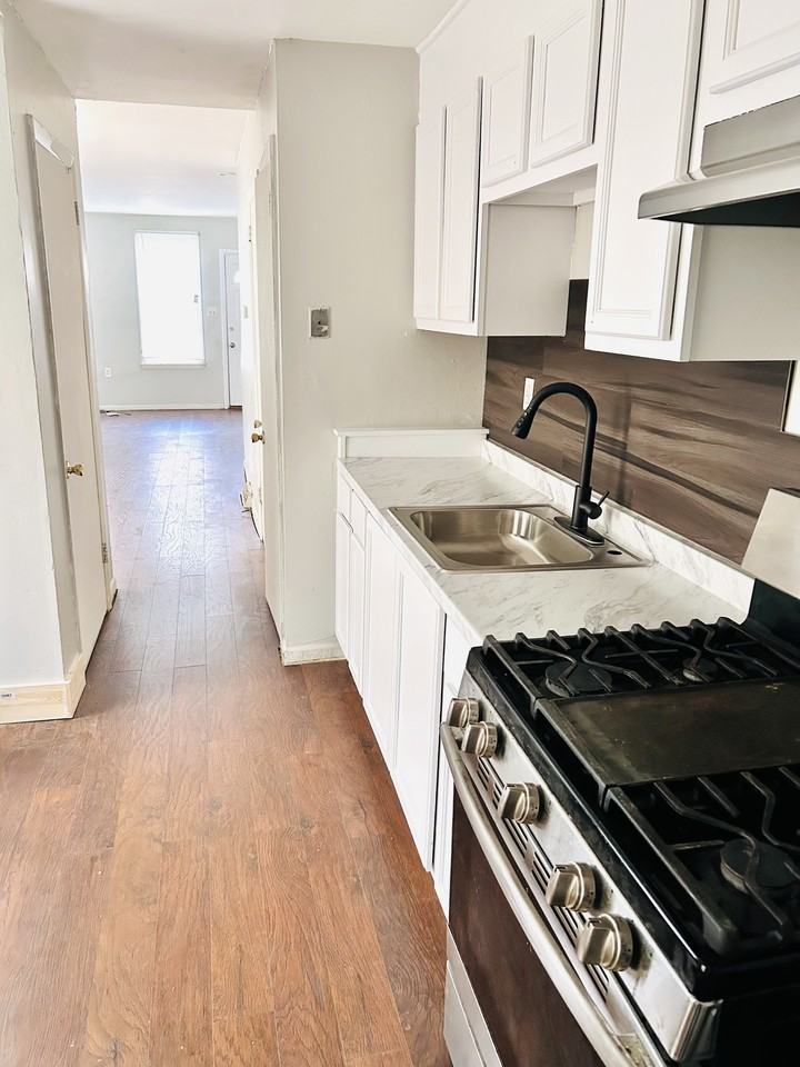 N Pine St #10th - Photo 3 of 5