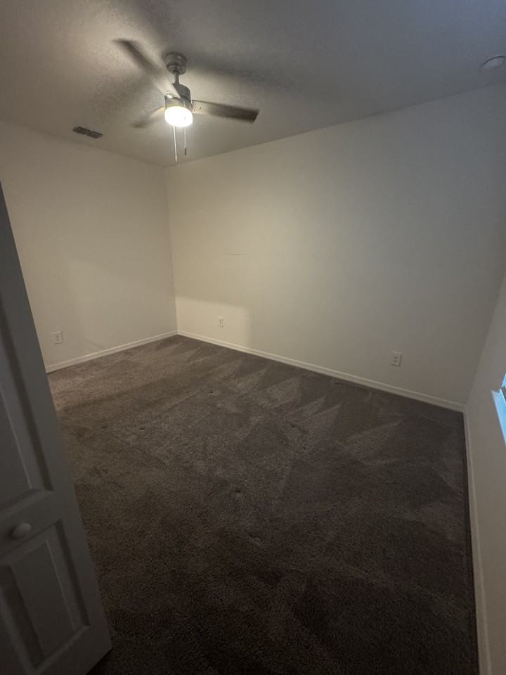 1811 Se Sandia Dr #NA - Photo 3 of 9