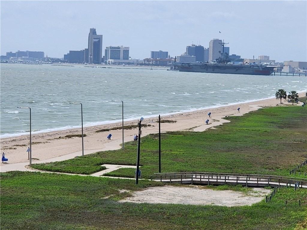 202 Reef Ave - Photo 7 of 11