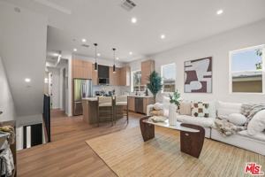 featured image of 257 1/2 S Park View St