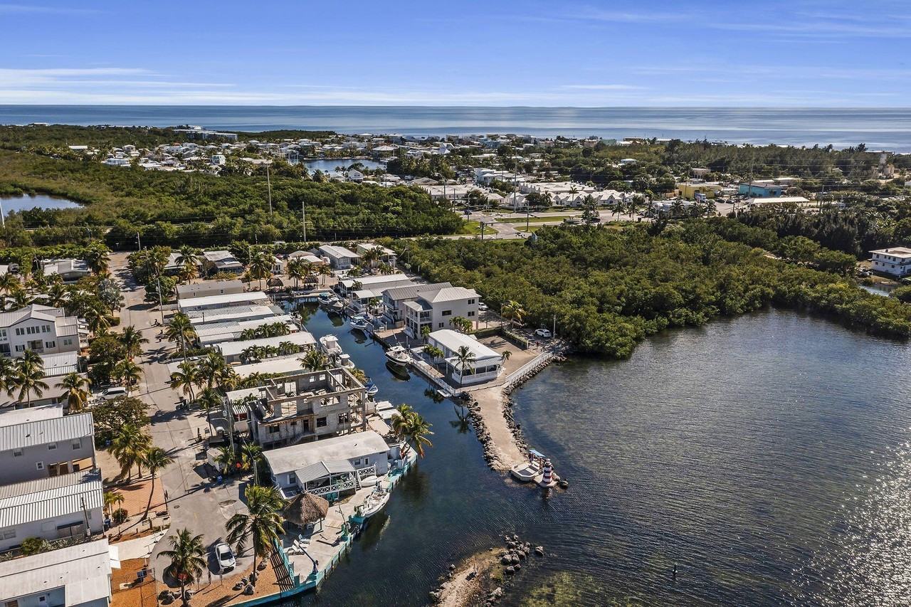 112 Seagull Lane - Photo 3 of 40