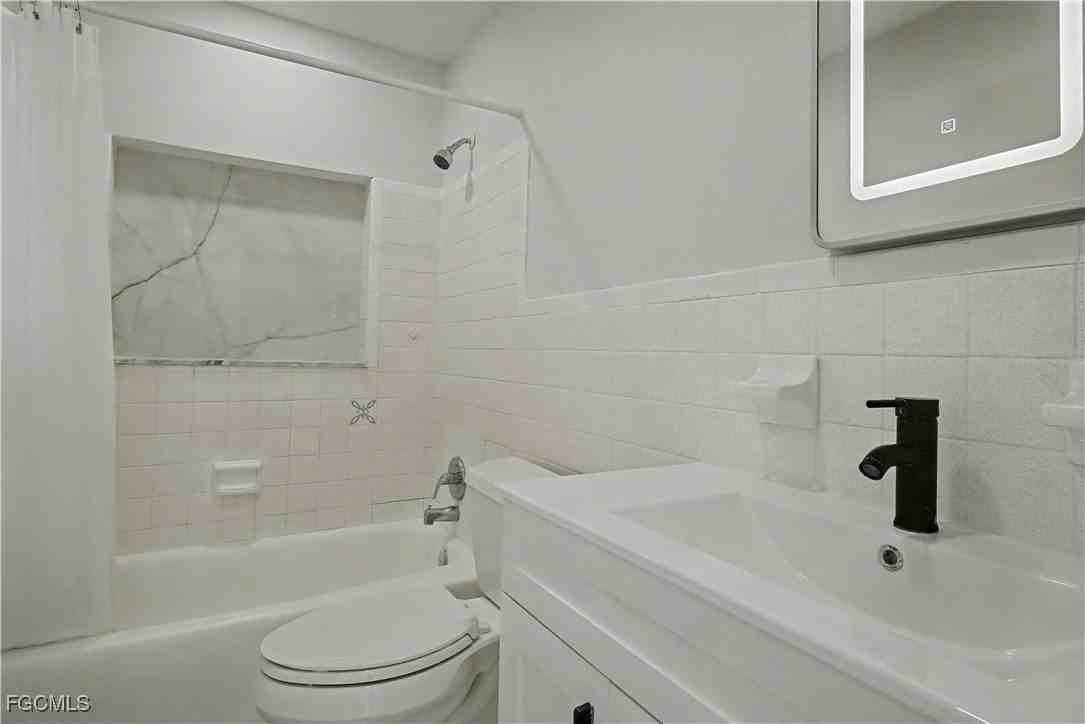 138 Brooks Rd - Photo 3 of 14