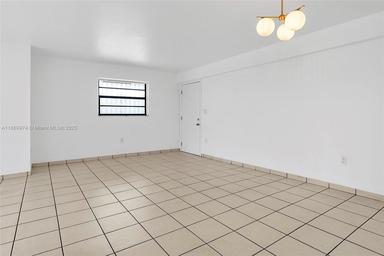 3945 Sw 89th Ave #201 - Photo 7 of 24