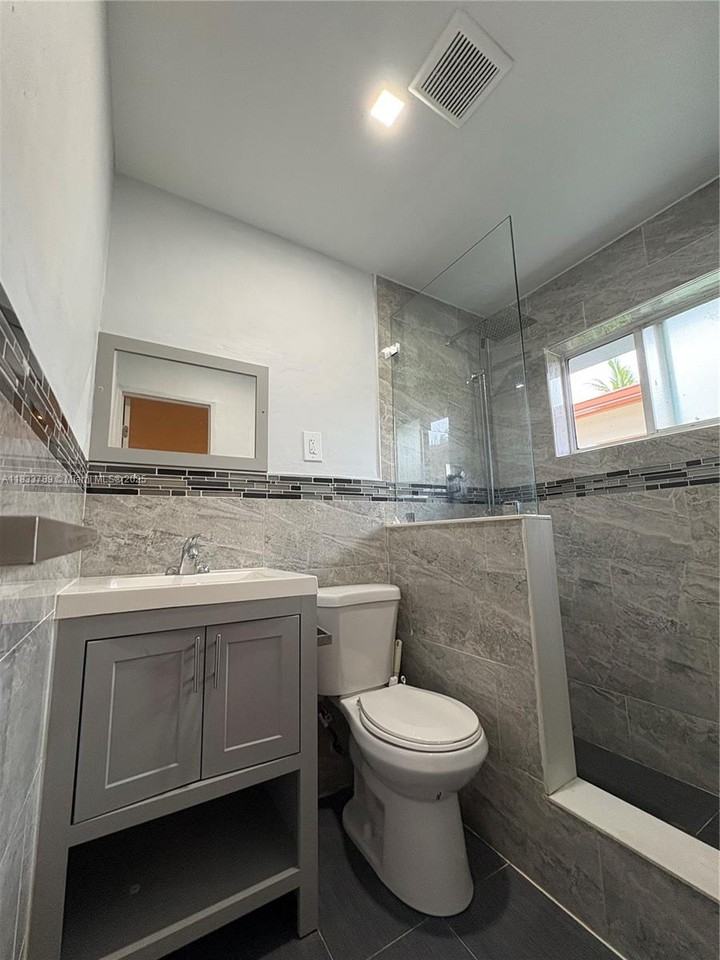 1134 Nw 6th Ave #2A - Photo 2 of 8