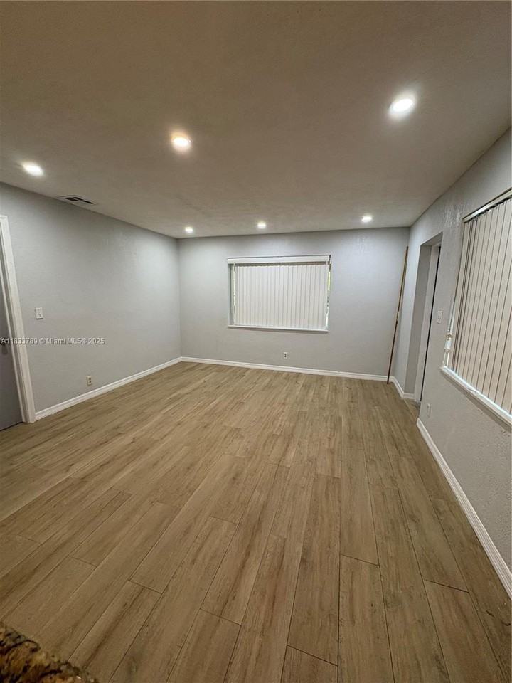 1134 Nw 6th Ave #2A - Photo 3 of 8