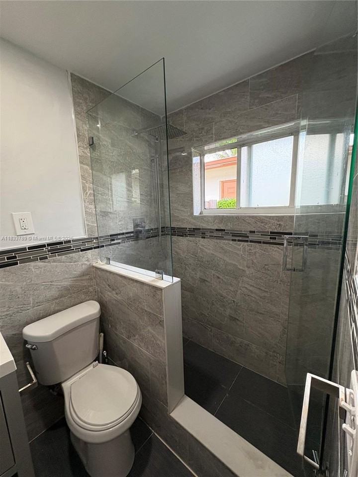 1134 Nw 6th Ave #2A - Photo 6 of 8