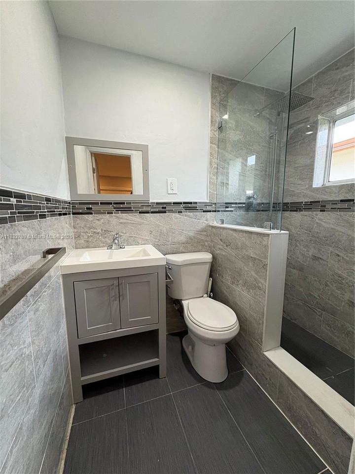 1134 Nw 6th Ave #2A - Photo 7 of 8