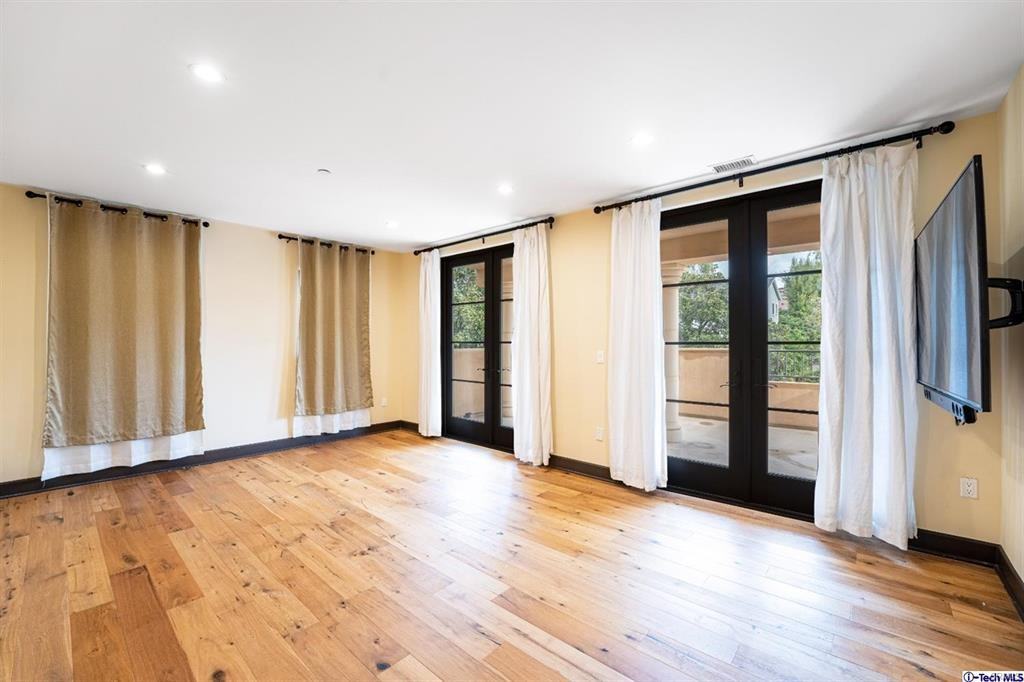 10523 Ashton Ave #202 - Photo 7 of 8