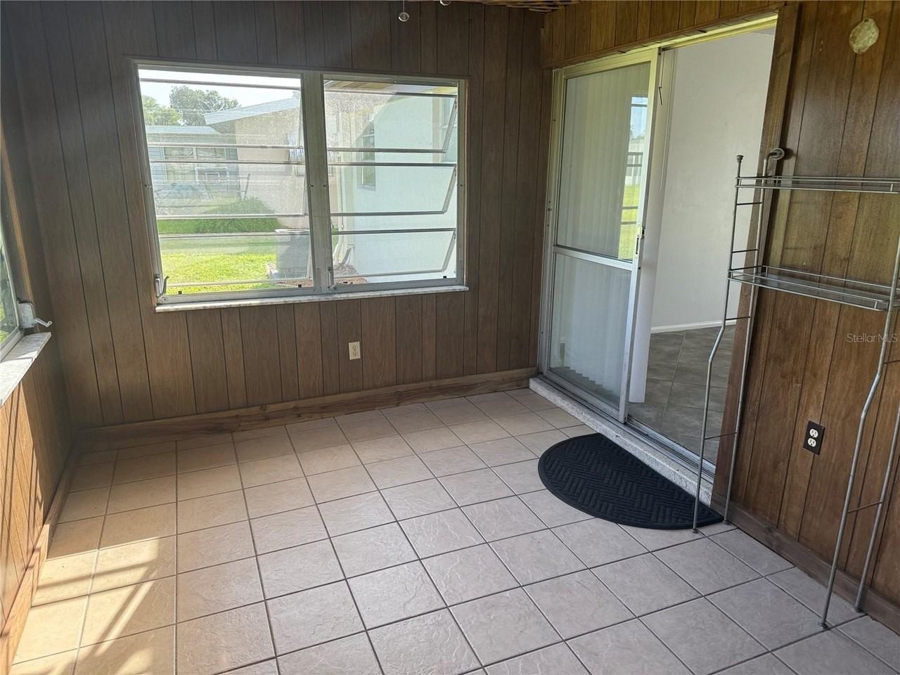 22236 Montrose Ave - Photo 5 of 13