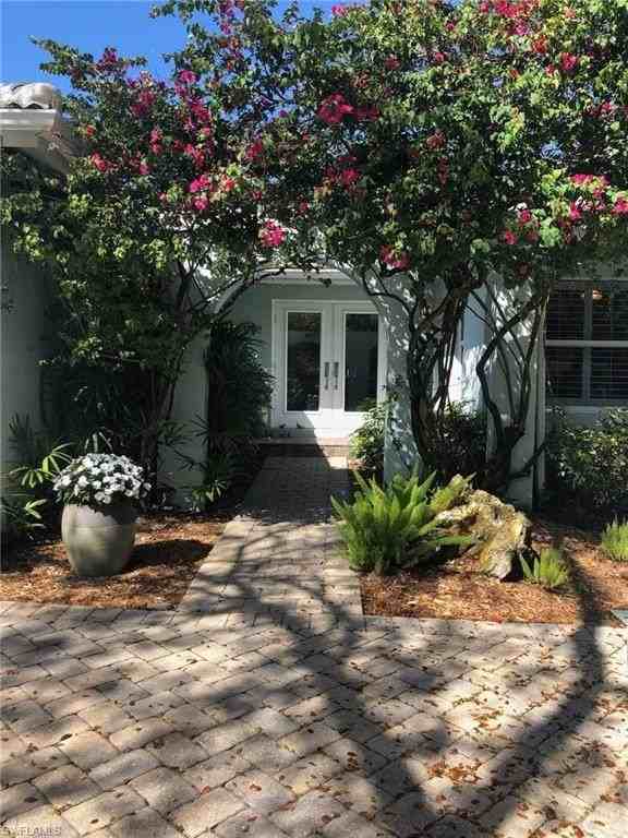 677 18th Ave S - Photo 2 of 28