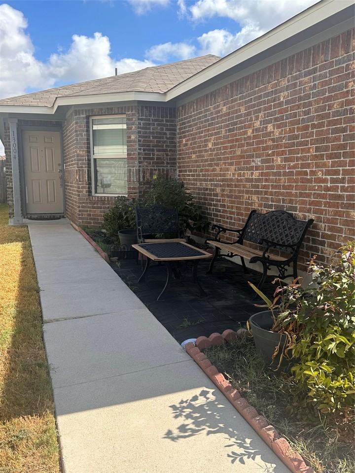 13004 Tinker St - Photo 2 of 14