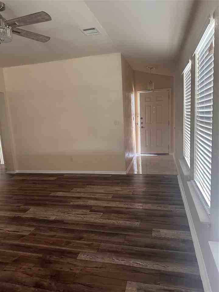 13004 Tinker St - Photo 3 of 14