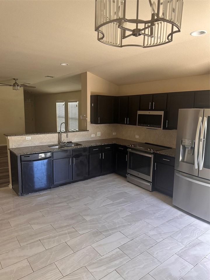 13004 Tinker St - Photo 6 of 14