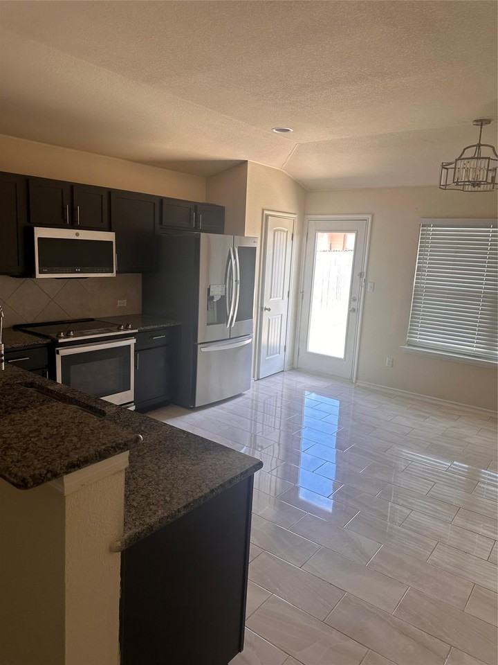 13004 Tinker St - Photo 7 of 14